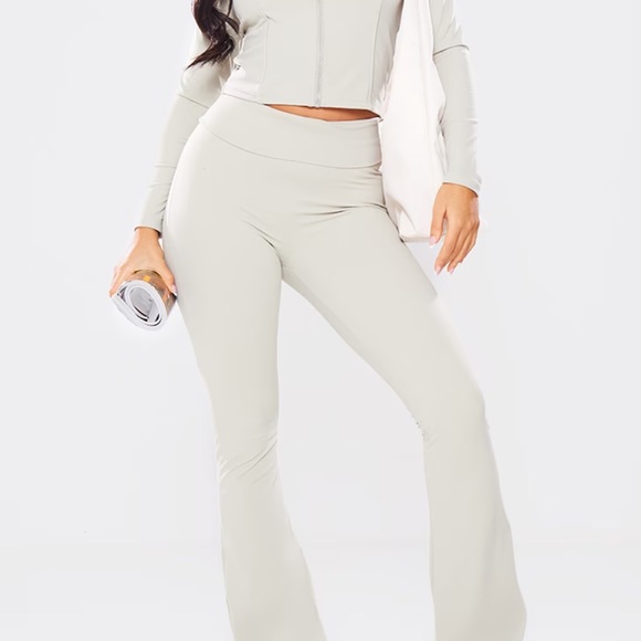 PRETTYLITTLETHING Khaki flare pants - Picture 1 of 2